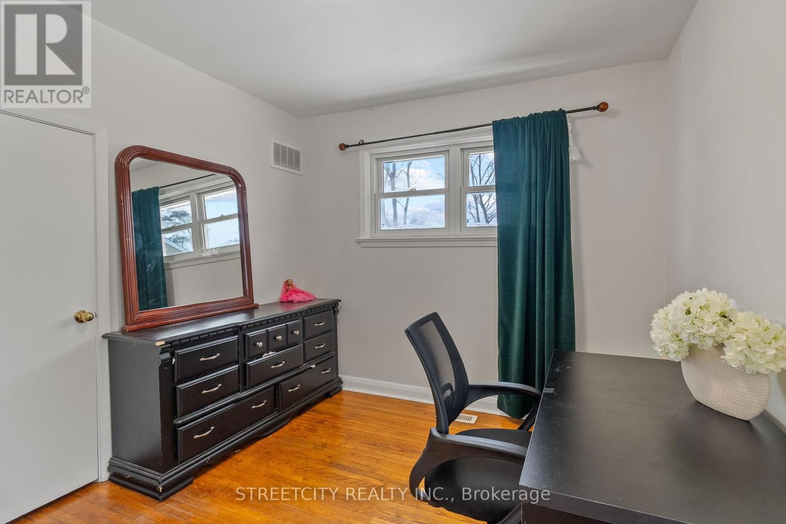 537 CLARKE ROAD Image 20