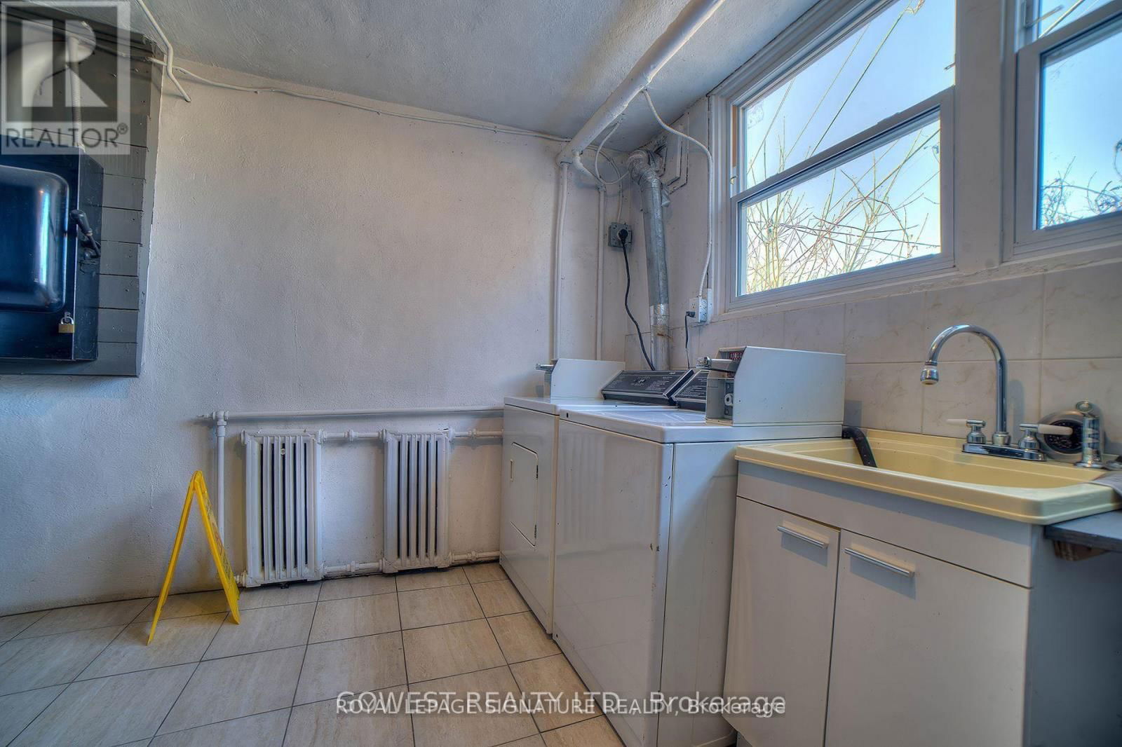 99 DOUGLAS STREET Image 16