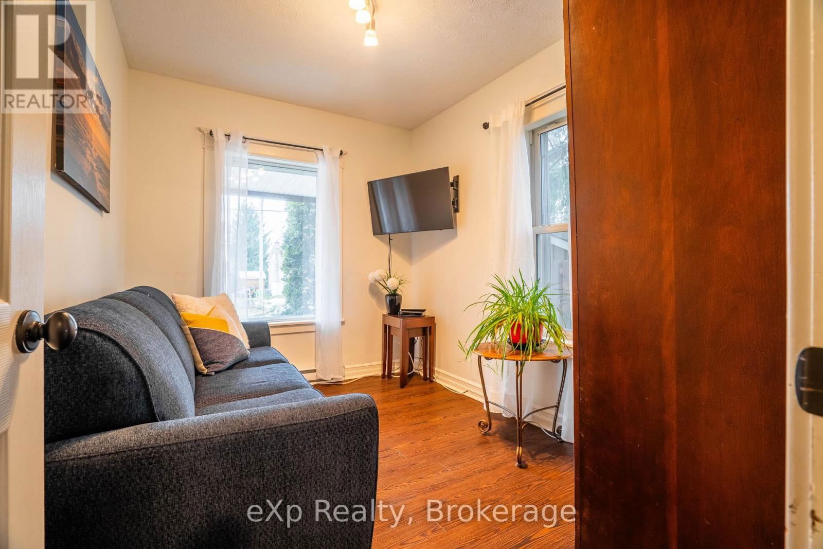 601 DAWSON STREET Image 14