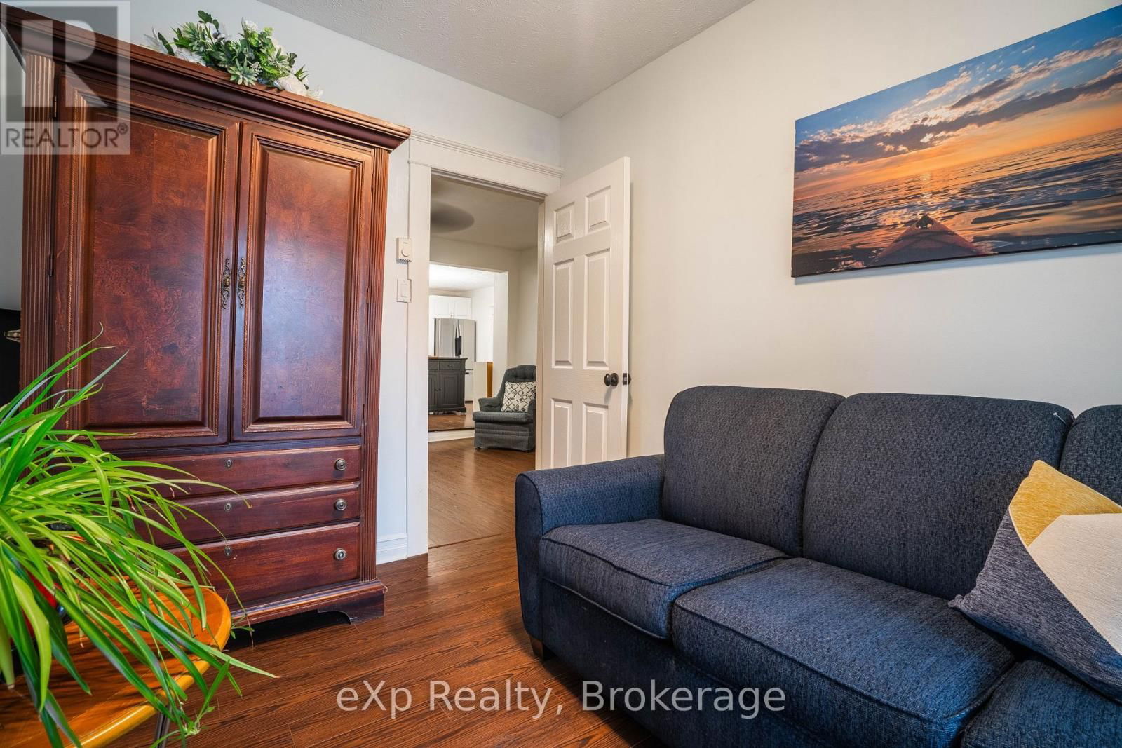 601 DAWSON STREET Image 15