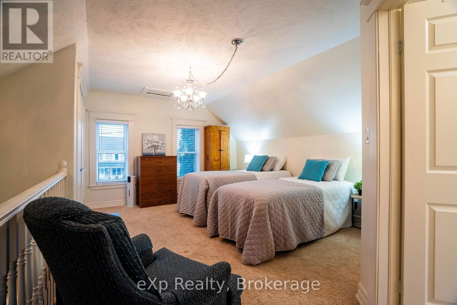 601 DAWSON STREET Image 17