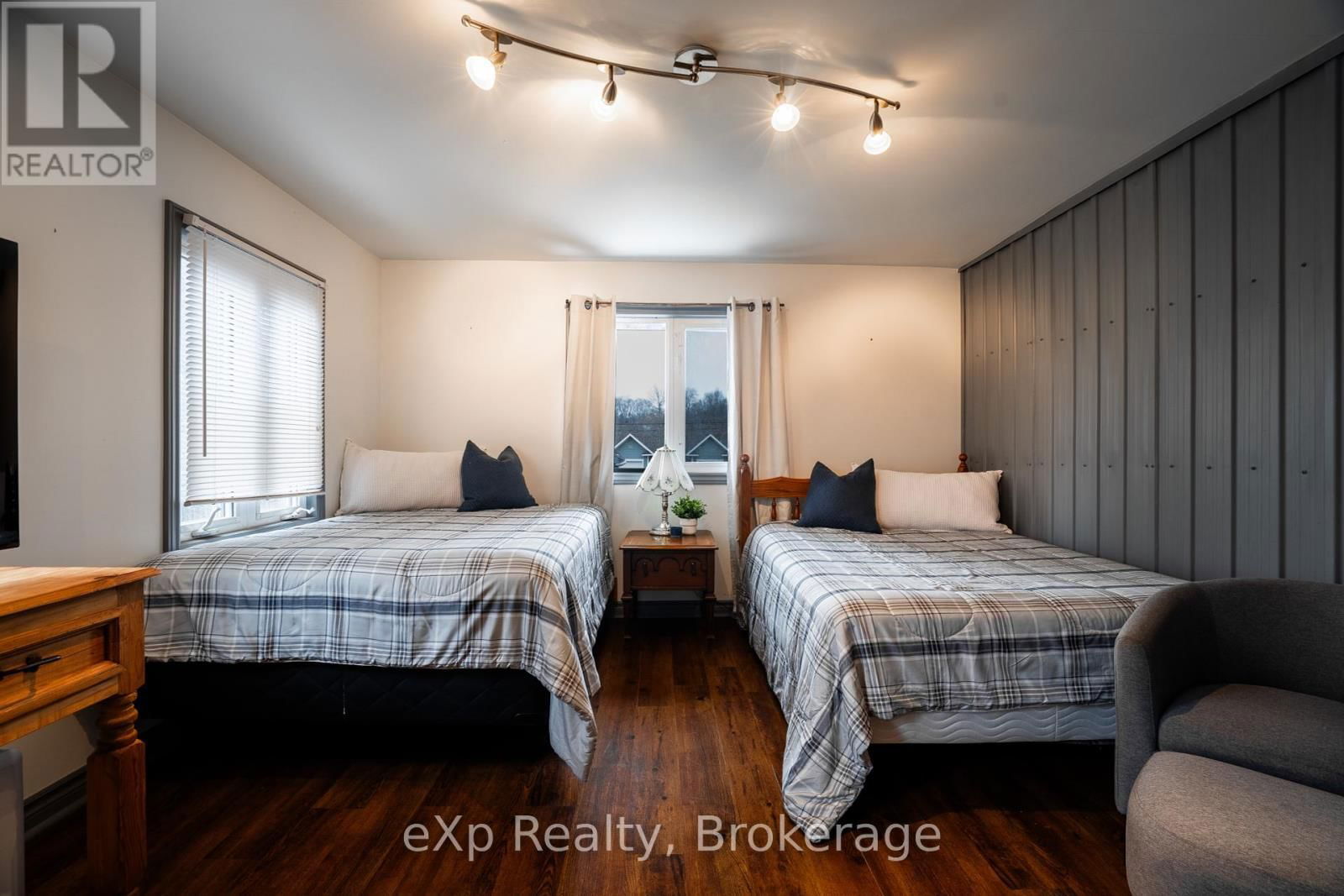 601 DAWSON STREET Image 32