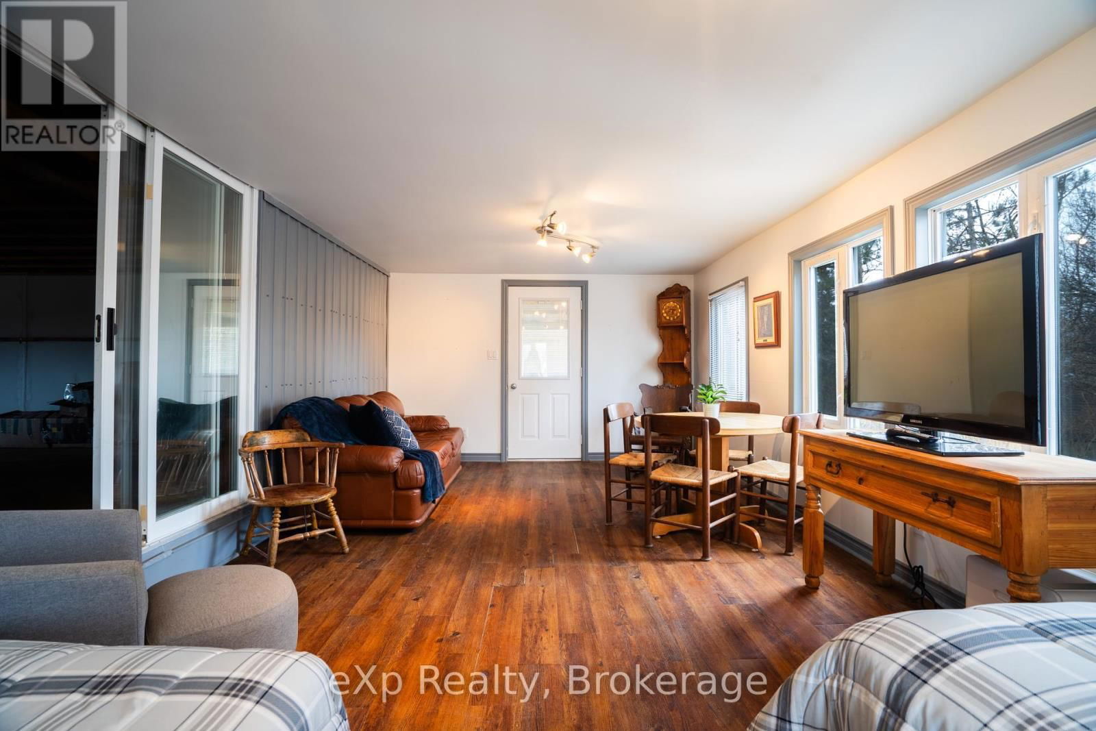 601 DAWSON STREET Image 33