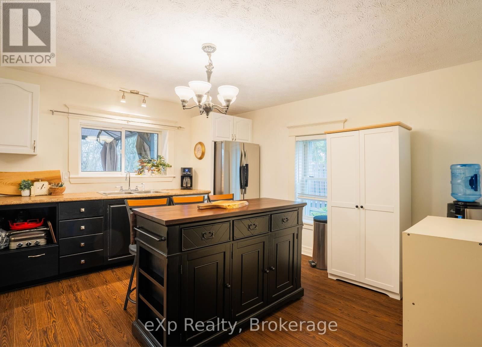 601 DAWSON STREET Image 7