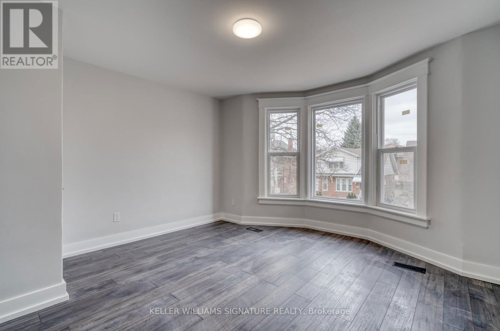 112 LEINSTER AVENUE SOUTH Image 6