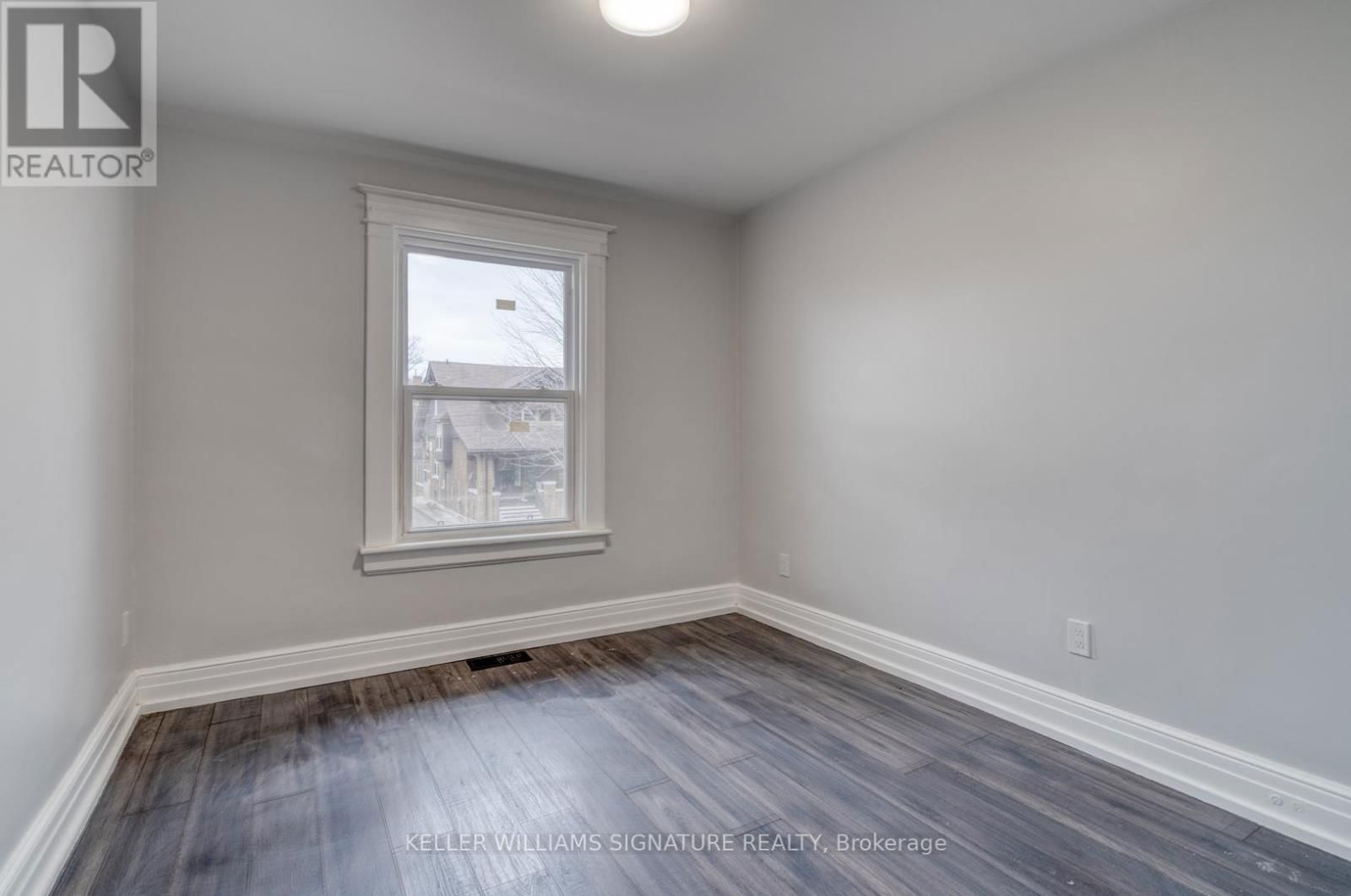 112 LEINSTER AVENUE SOUTH Image 7