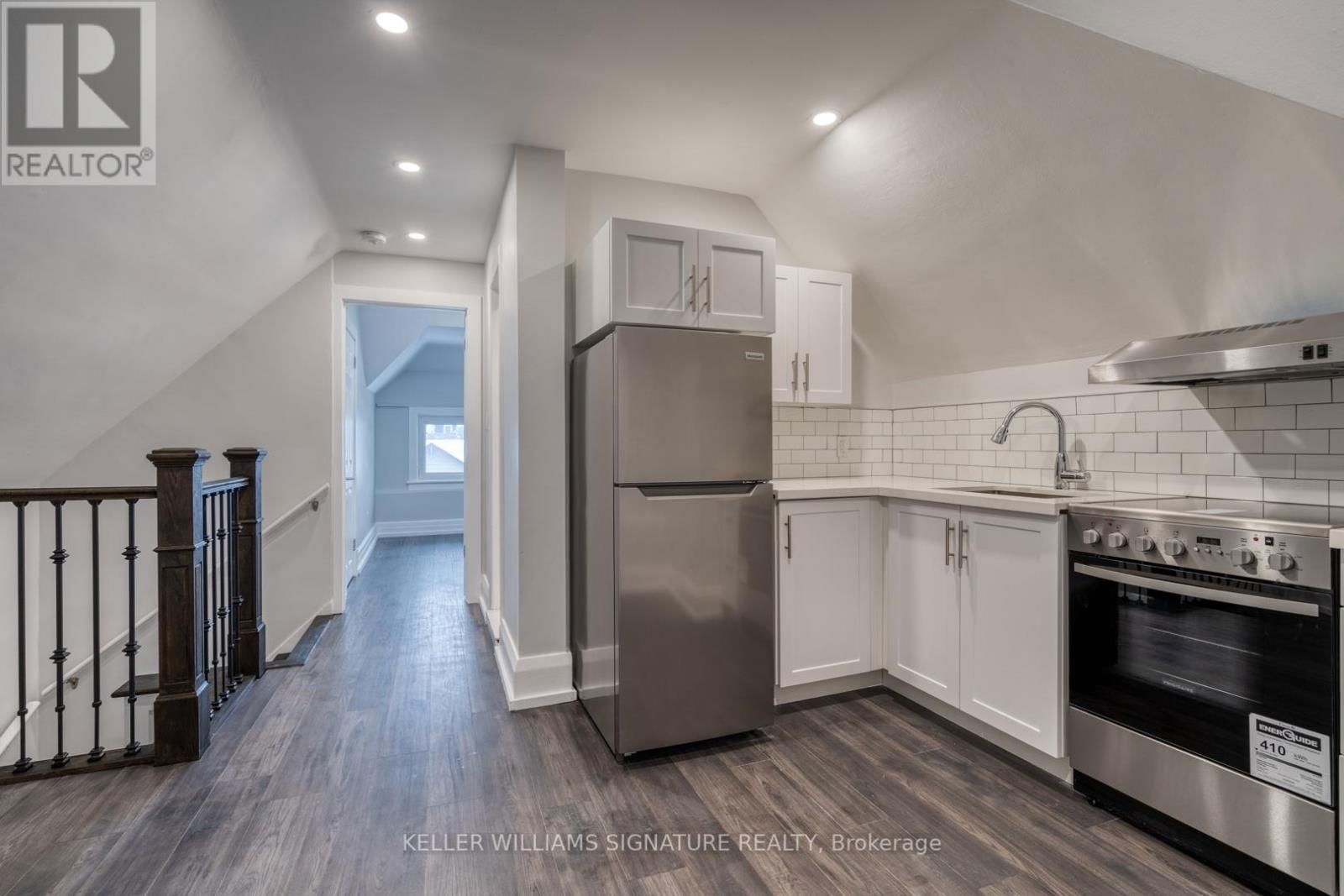 112 LEINSTER AVENUE SOUTH Image 9
