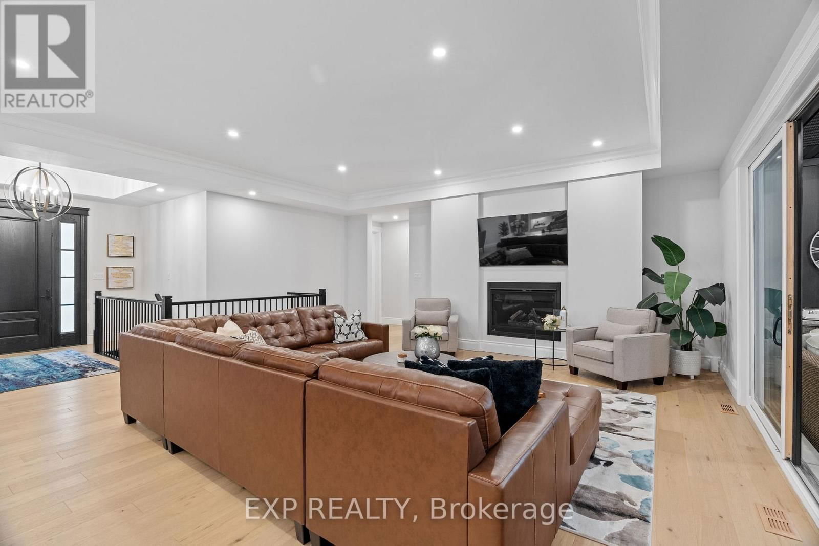 8425 GOOSEMARSH LINE Image 13