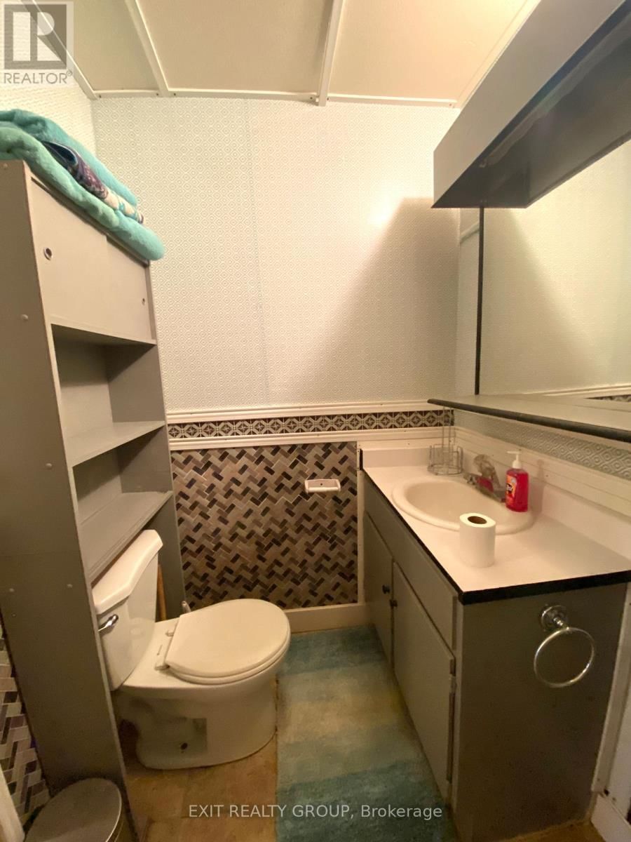 33 GLASTONBURY ROAD Image 17