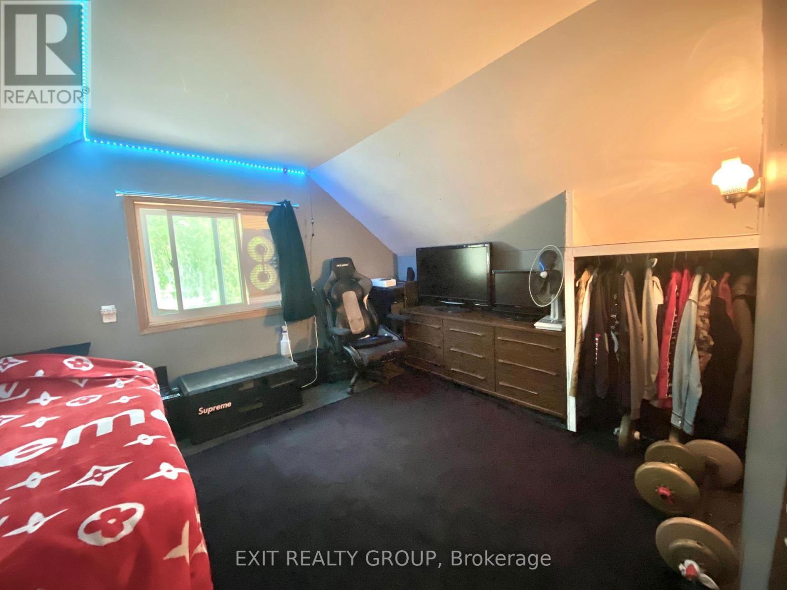 33 GLASTONBURY ROAD Image 21