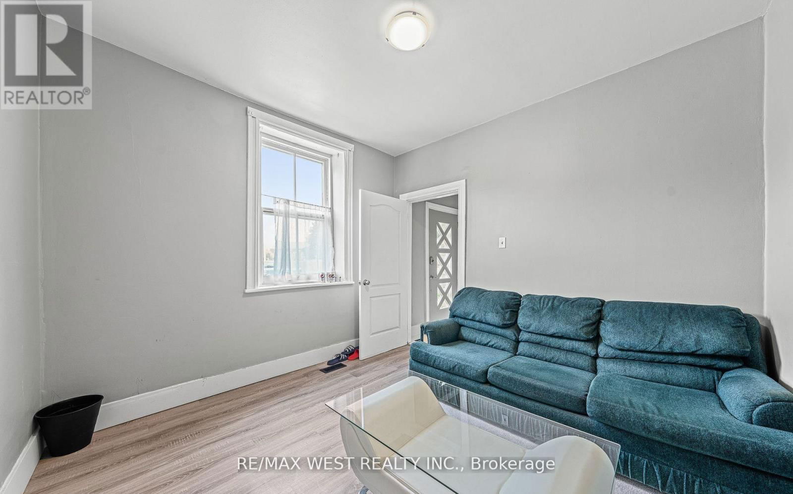 58 BROOK STREET EAST Image 4