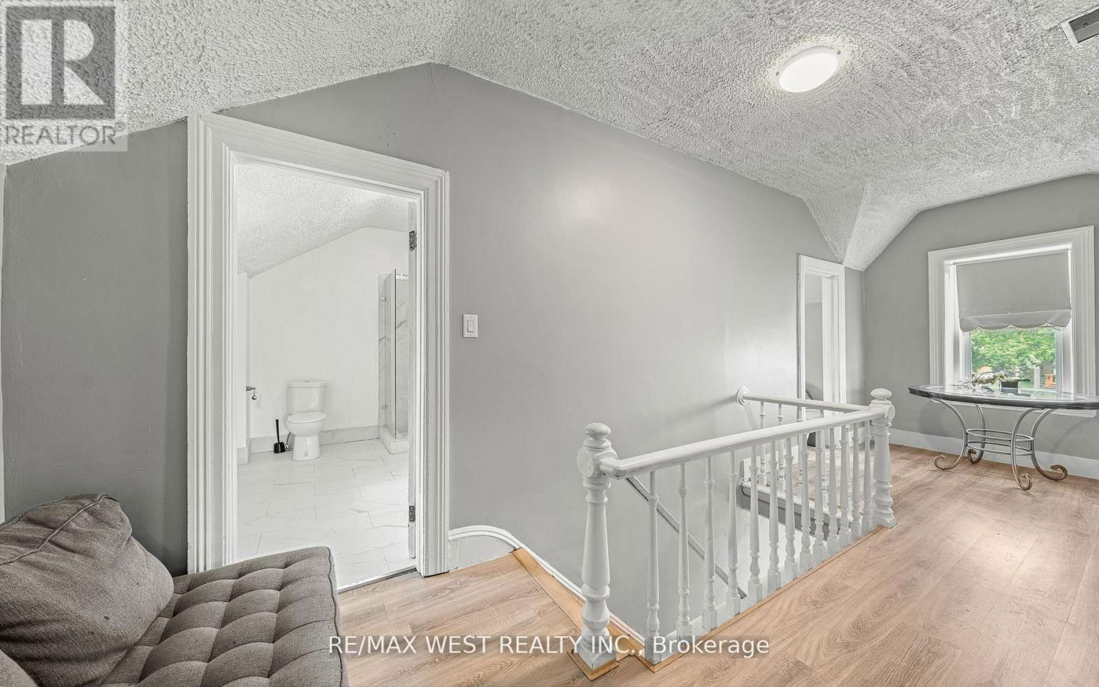 58 BROOK STREET EAST Image 8