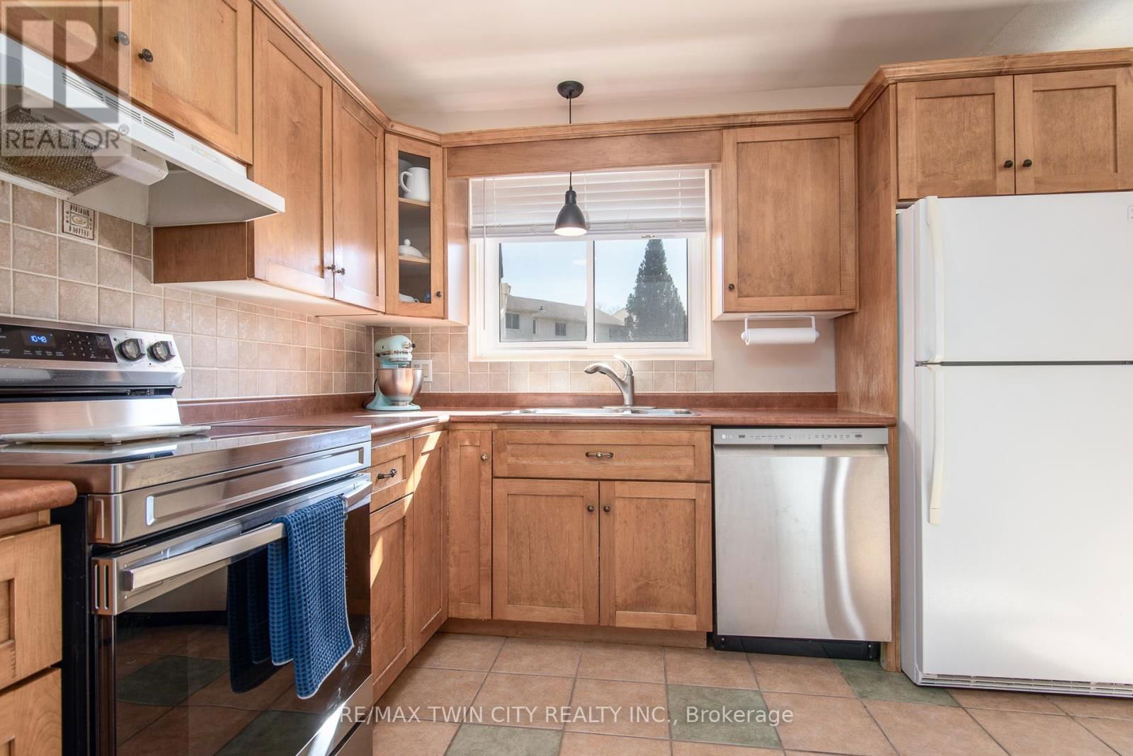 32 - 634 STRASBURG ROAD Image 18