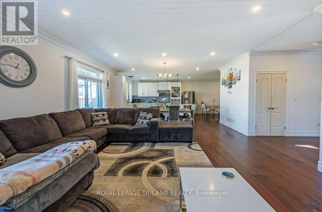 2222 BAKERVILLA STREET Image 9