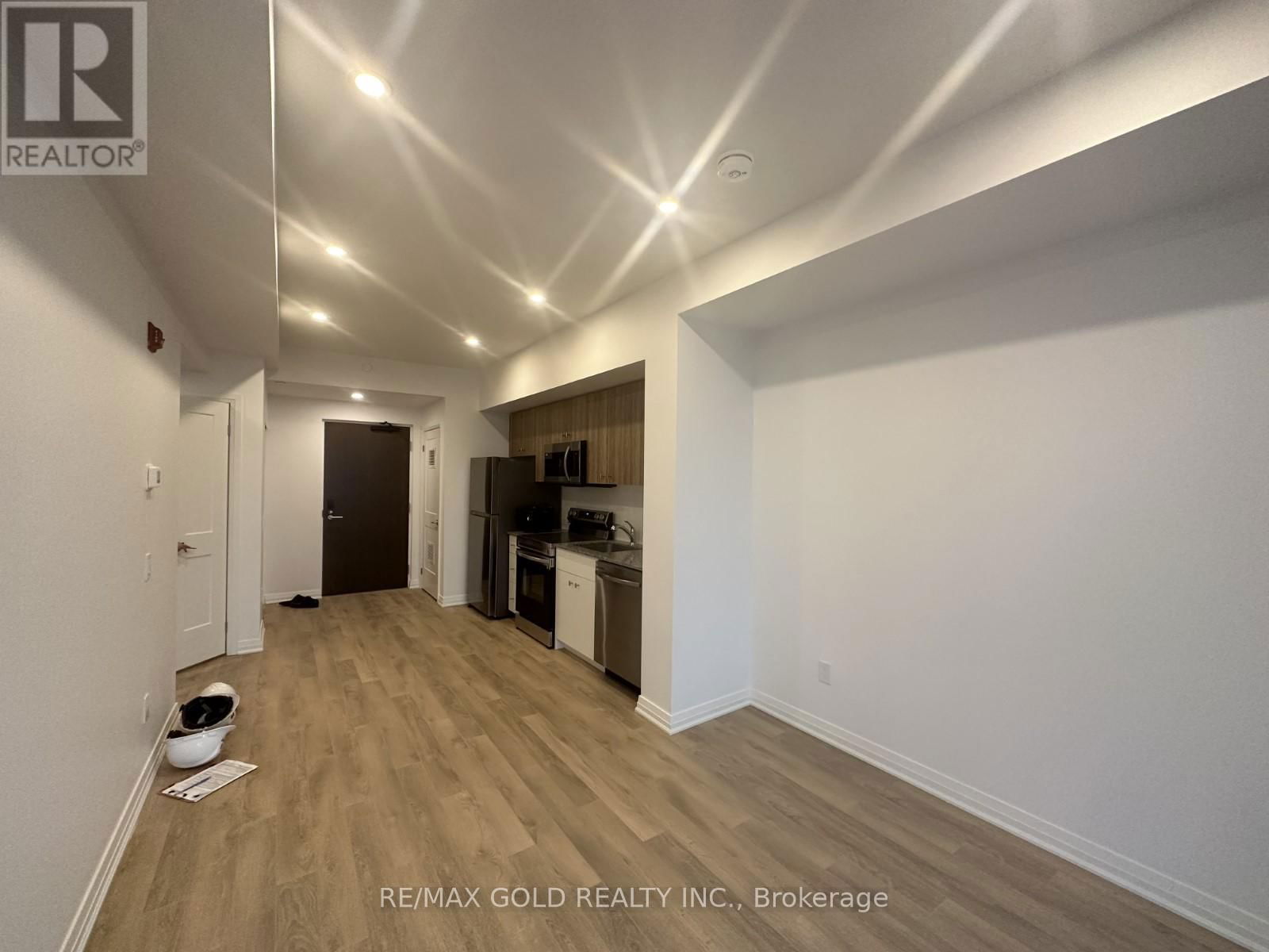 511 - 101 GOLDEN EAGLE ROAD Image 10