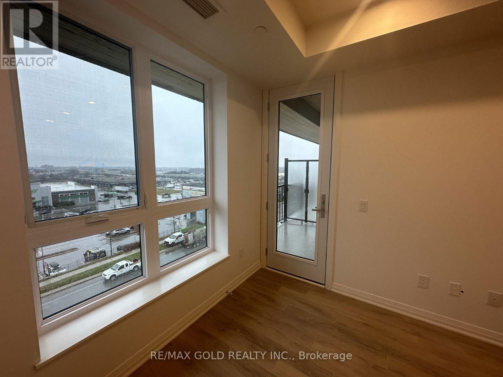 511 - 101 GOLDEN EAGLE ROAD Image 11