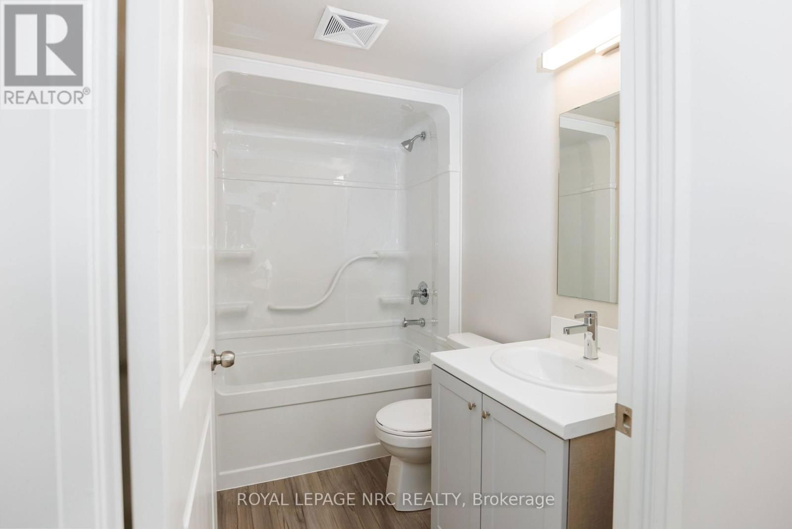 GL06 - 50 HERRICK AVENUE Image 6