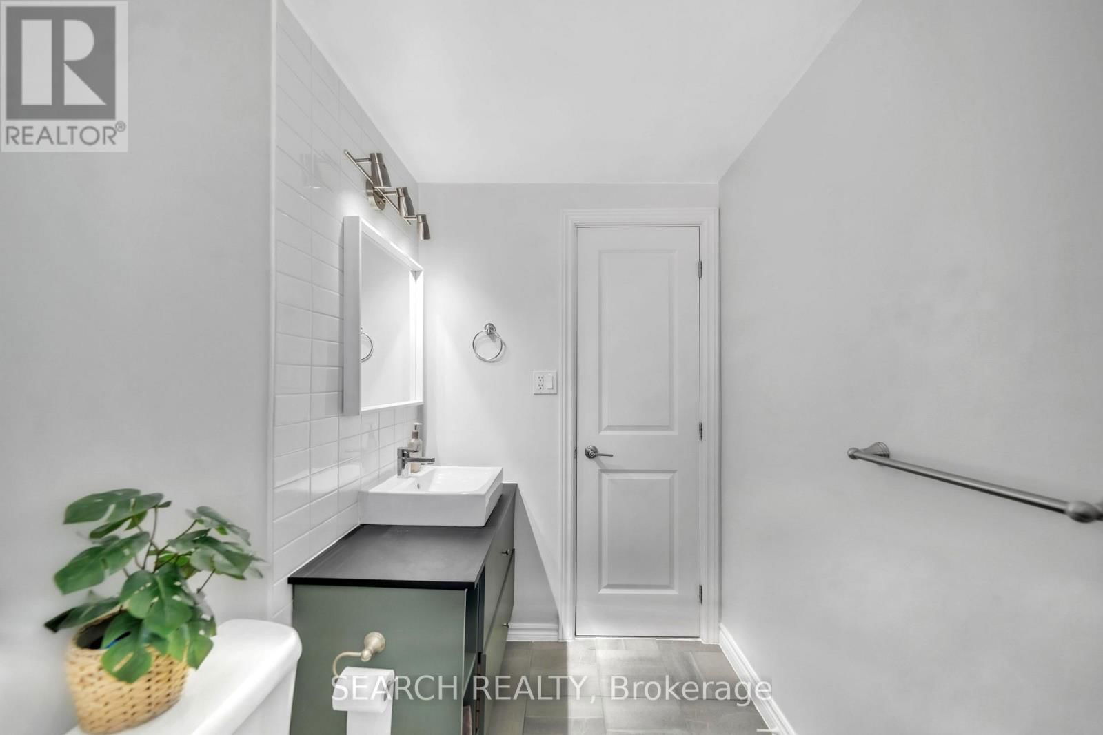 396 FIRST AVENUE Image 19