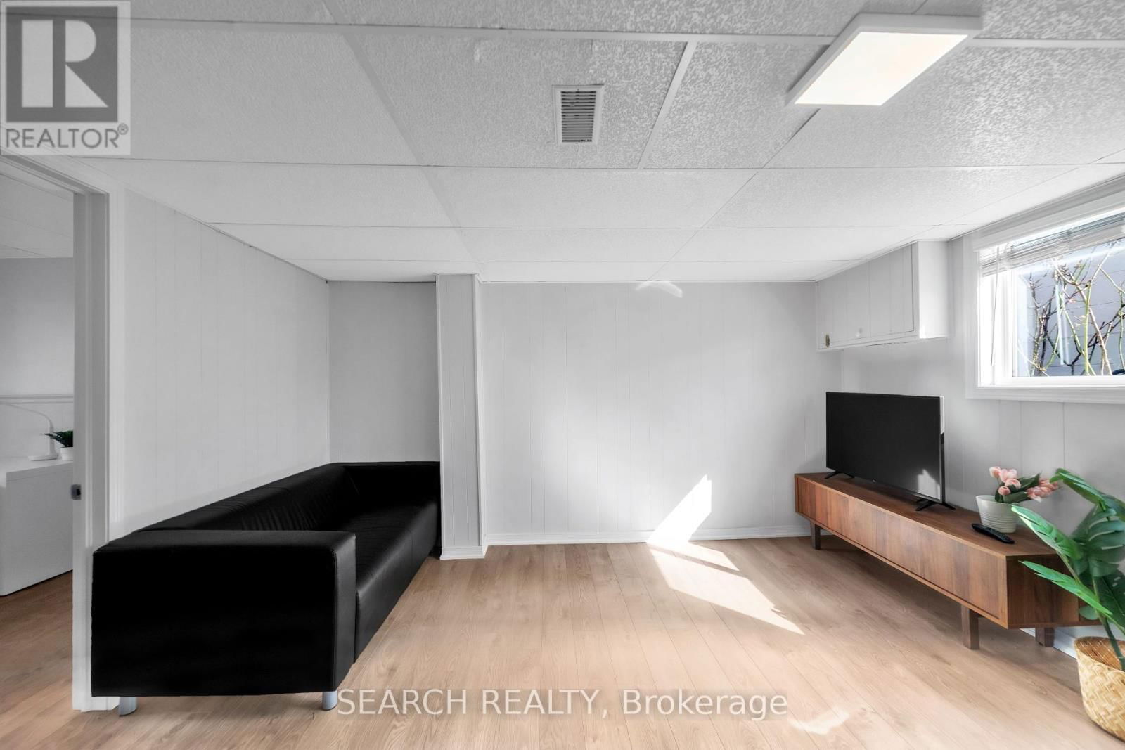 396 FIRST AVENUE Image 26