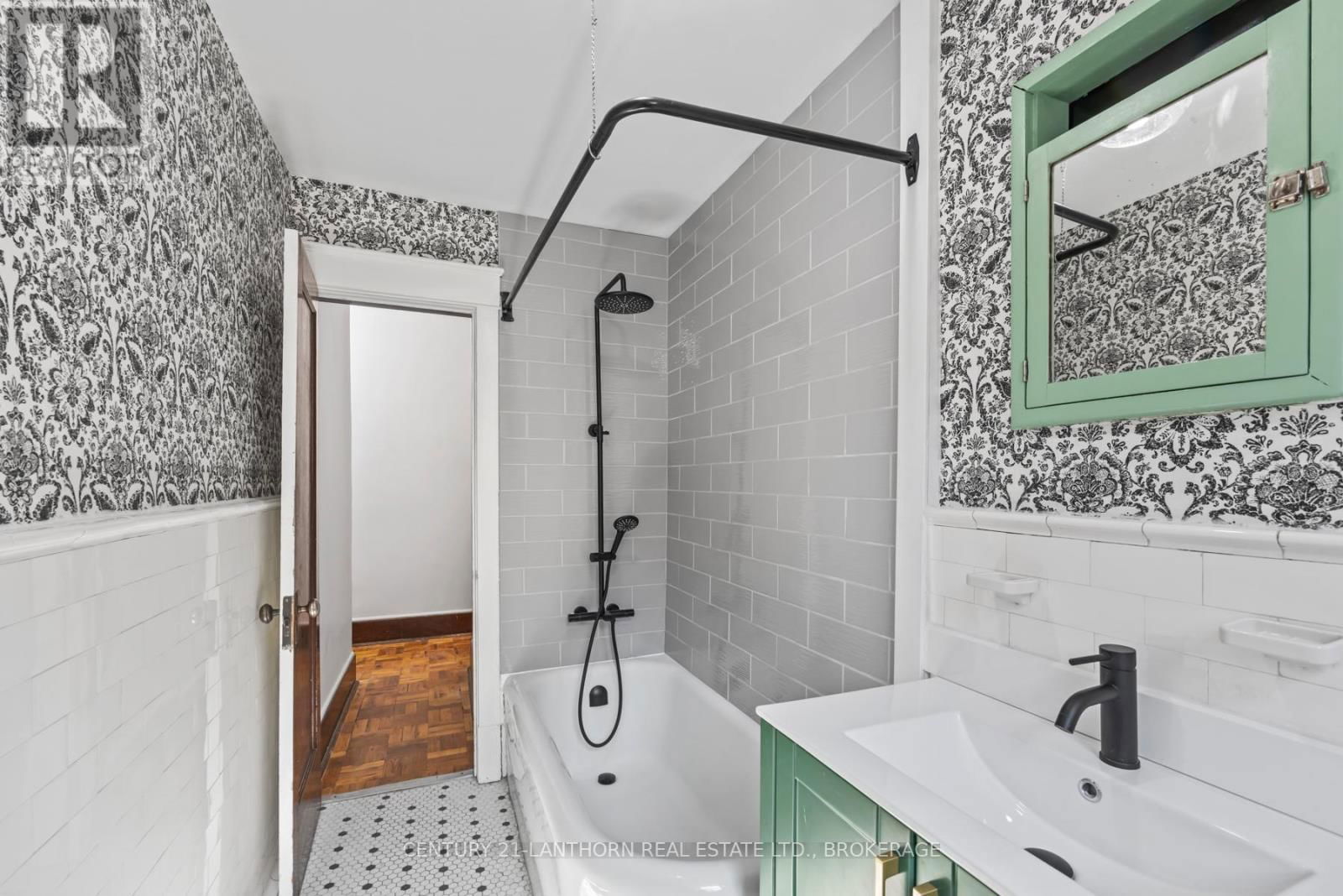 201 - 67 SYDENHAM STREET Image 30
