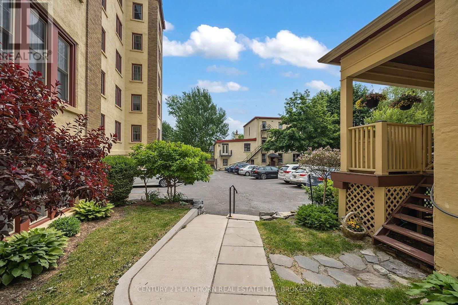 201 - 67 SYDENHAM STREET Image 5