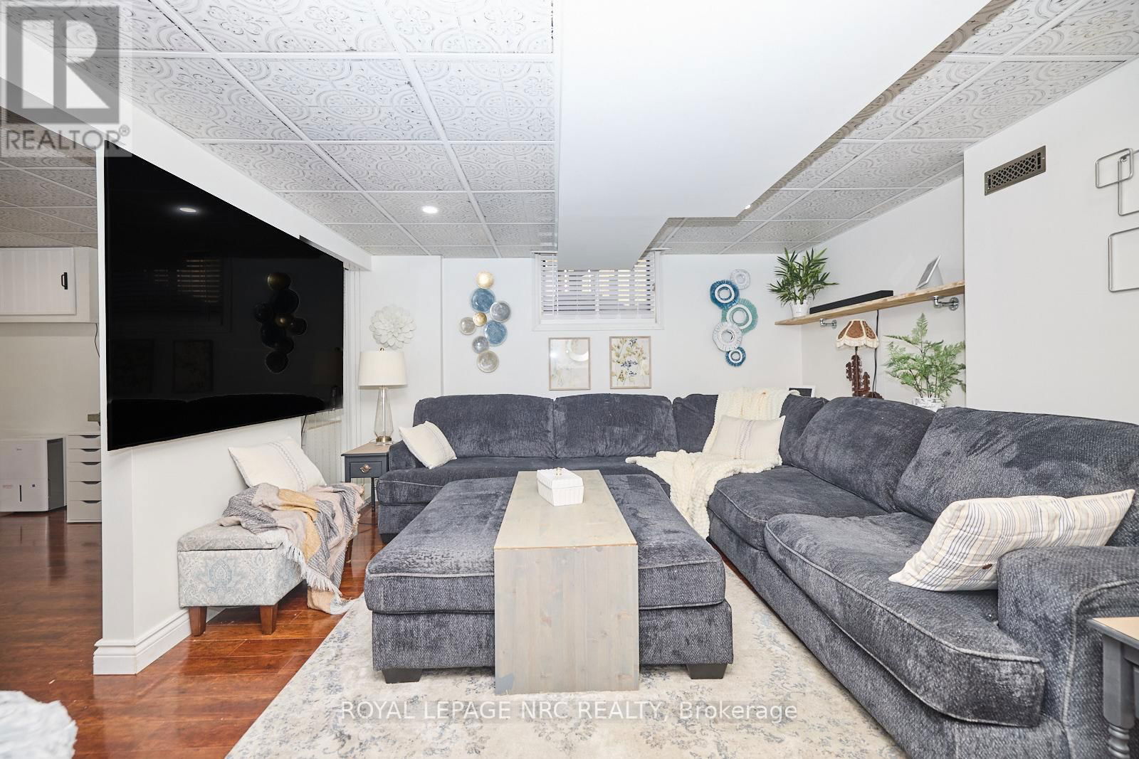 4190 YORK DRIVE Image 24