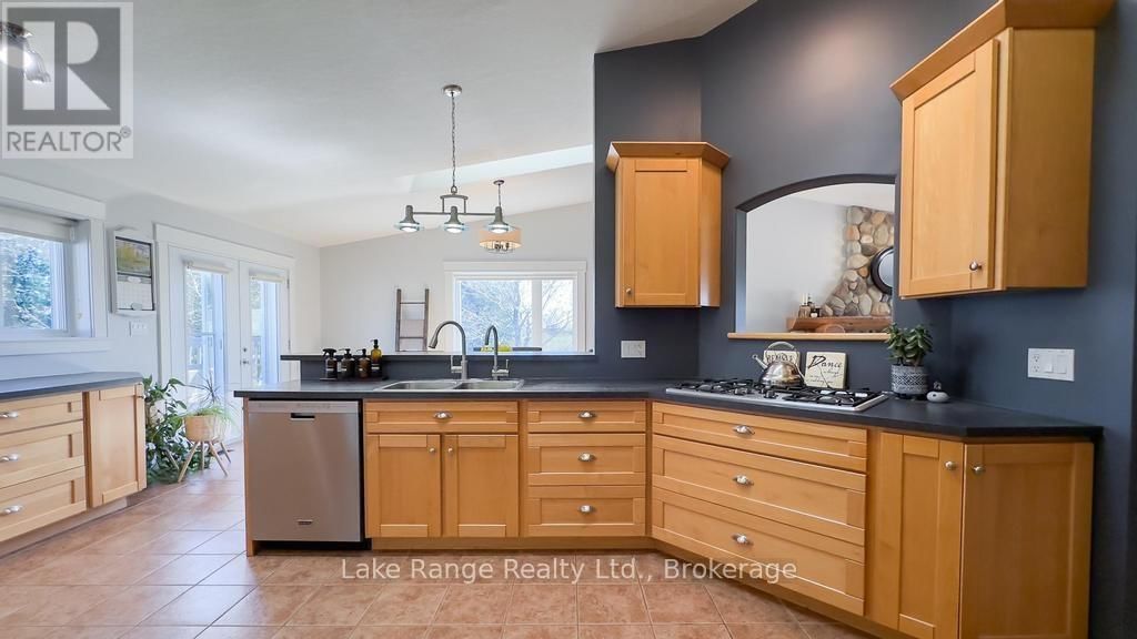 737 LAKE RANGE DRIVE Image 14