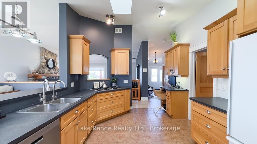 737 LAKE RANGE DRIVE Image 9