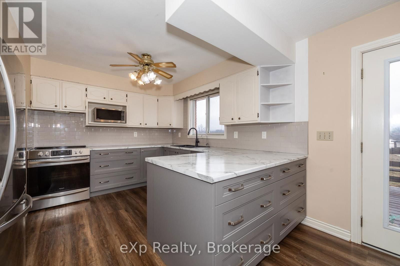 439607 SYDENHAM-LAKESHORE DRIVE Image 6