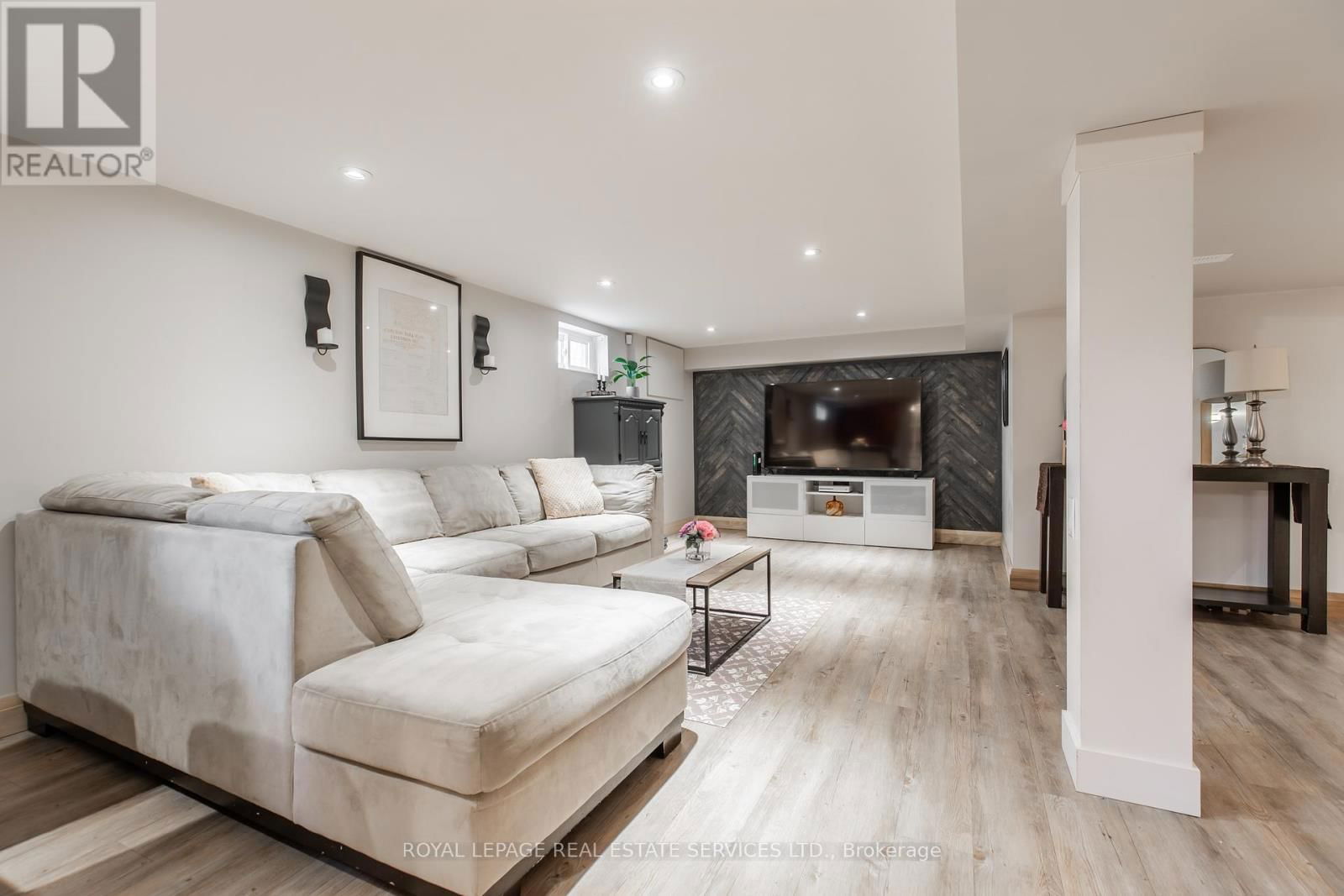 49 ROYAL MANOR DRIVE Image 26