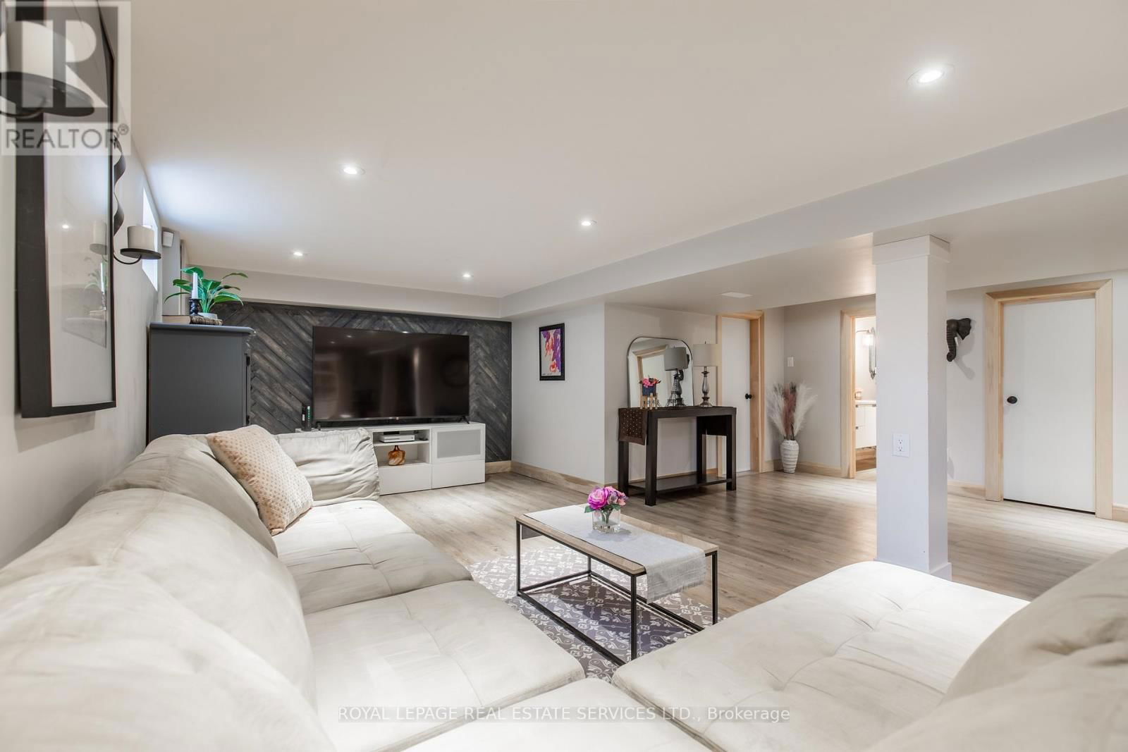 49 ROYAL MANOR DRIVE Image 27