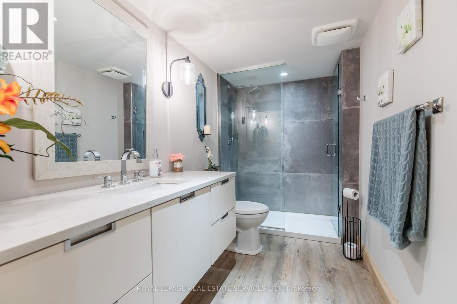 49 ROYAL MANOR DRIVE Image 29