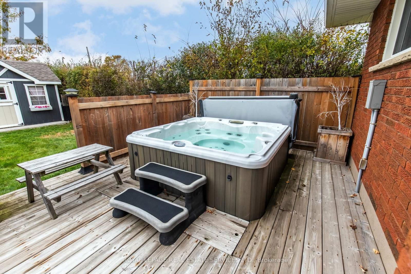 49 ROYAL MANOR DRIVE Image 35