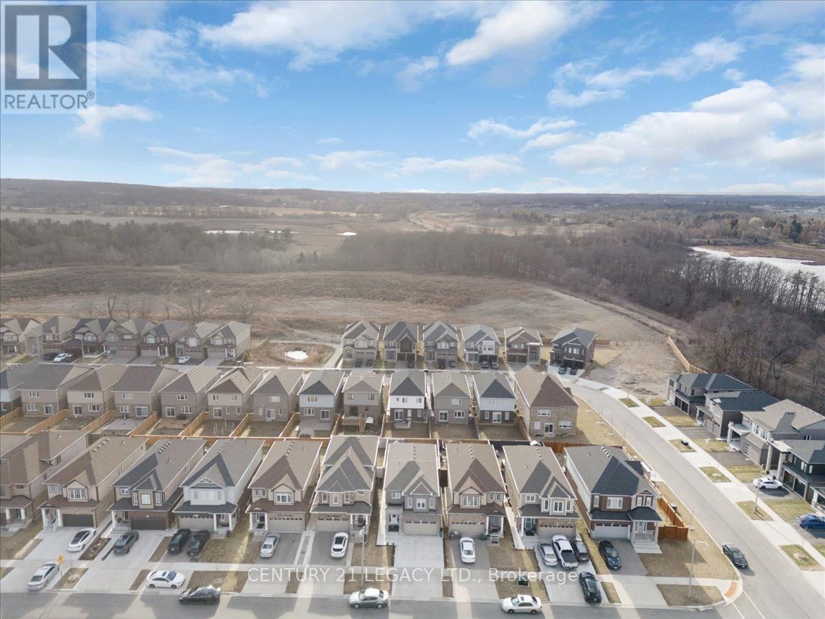 83 BEAUCHAMP DRIVE Image 39