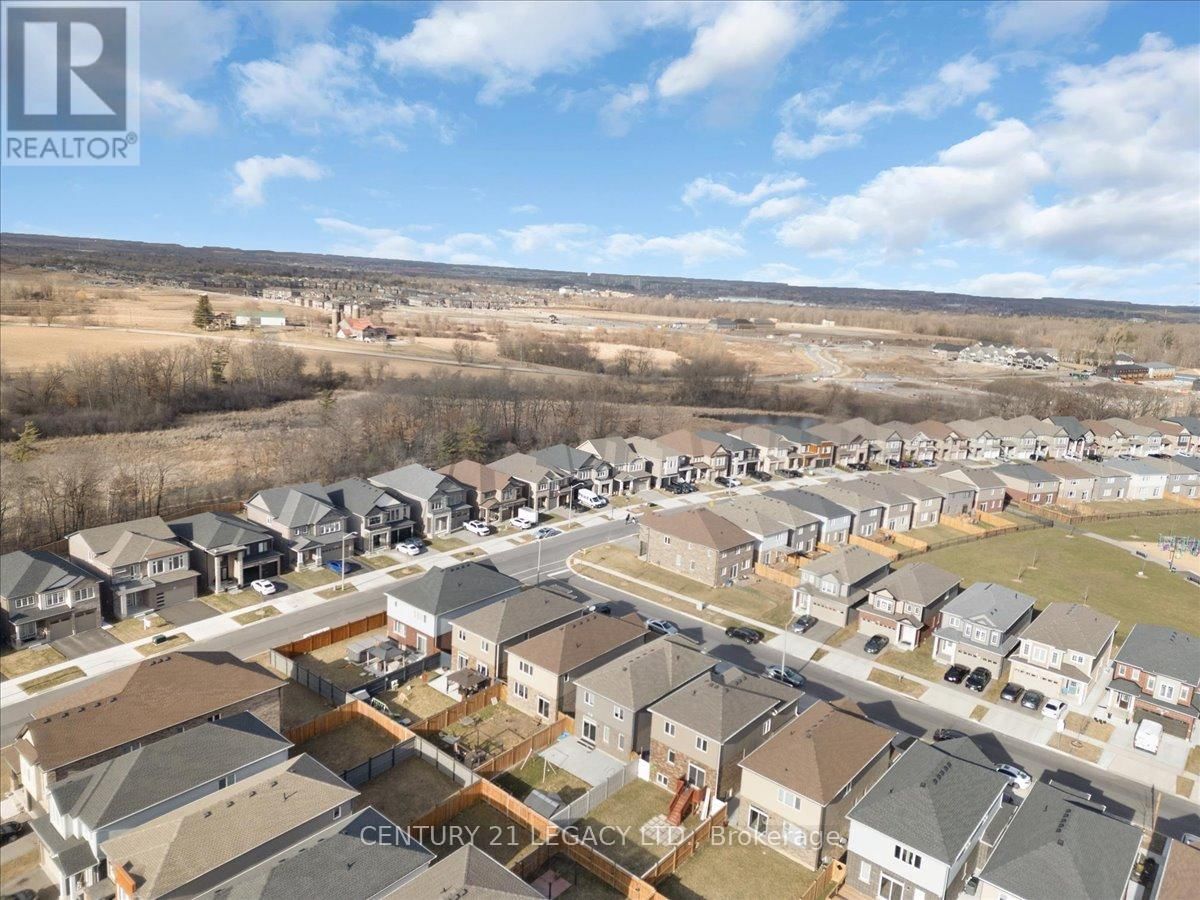 83 BEAUCHAMP DRIVE Image 41
