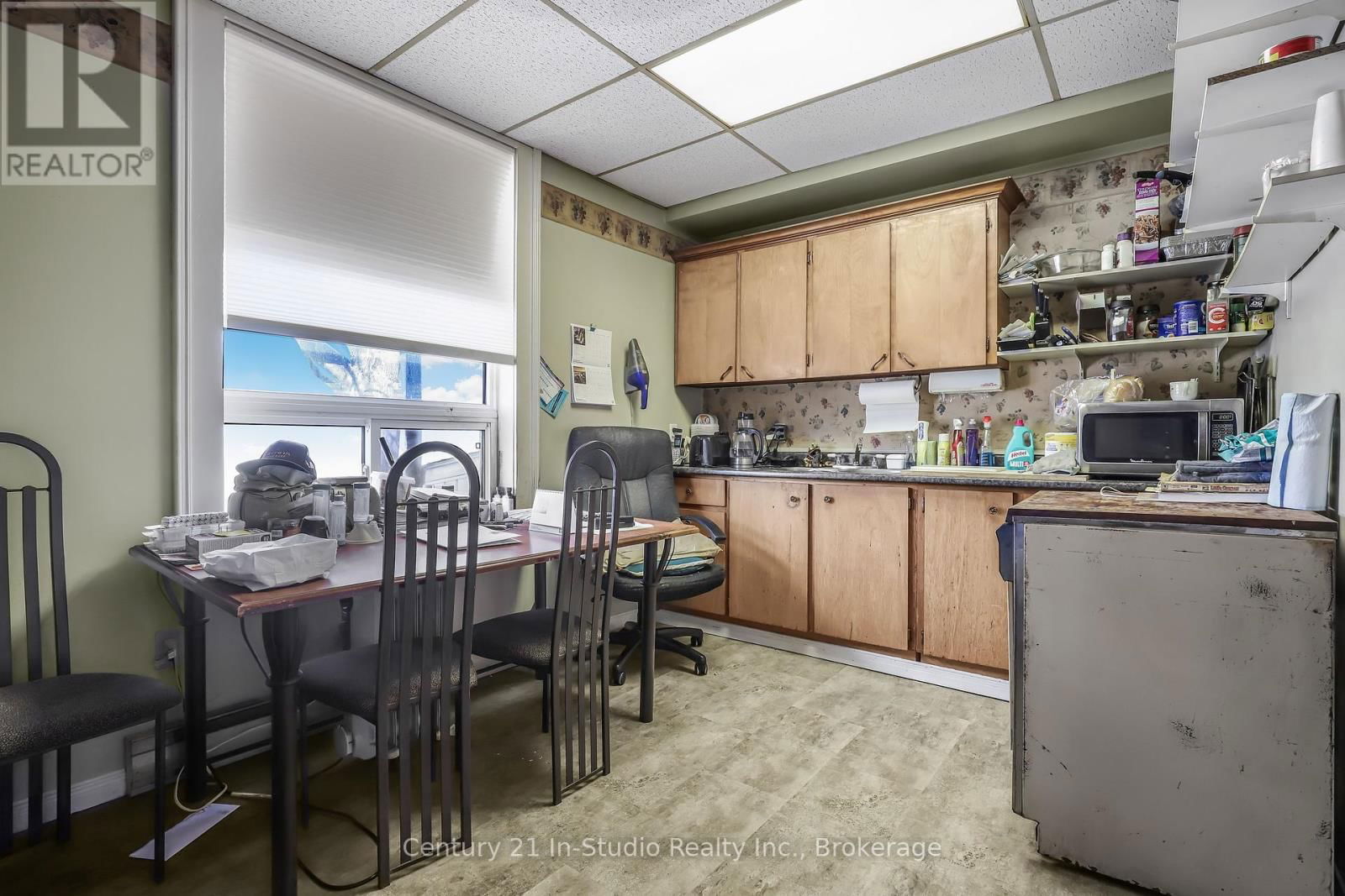 228 PALMERSTON STREET Image 17