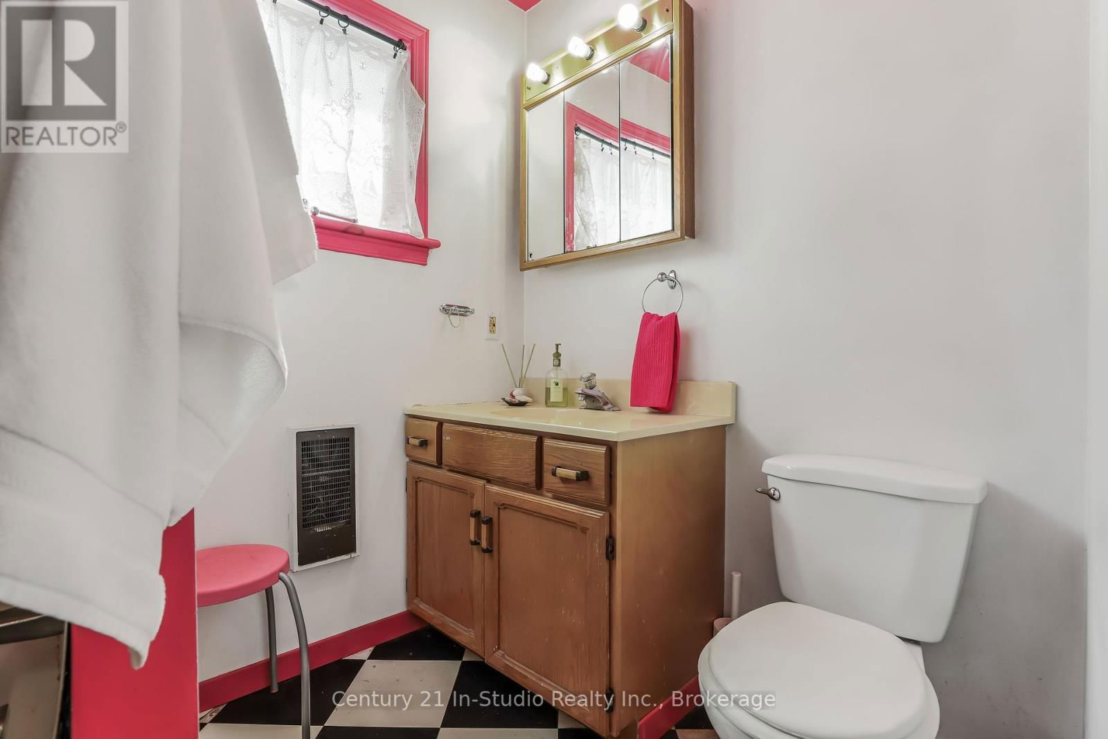 228 PALMERSTON STREET Image 25