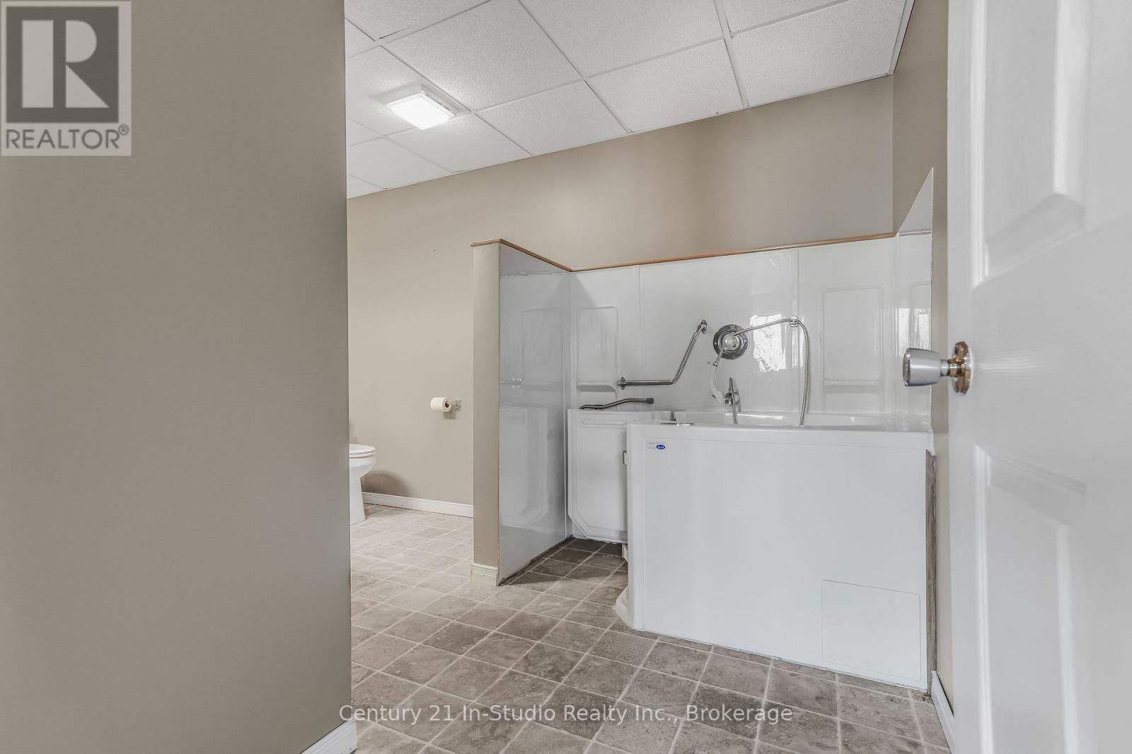 228 PALMERSTON STREET Image 36