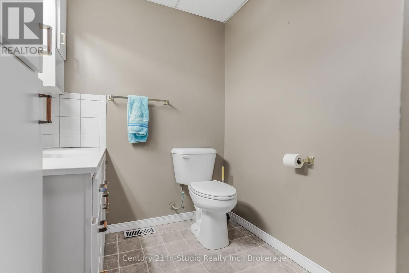 228 PALMERSTON STREET Image 37