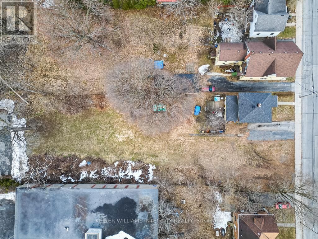 217 FIRST ST E STREET Image 21