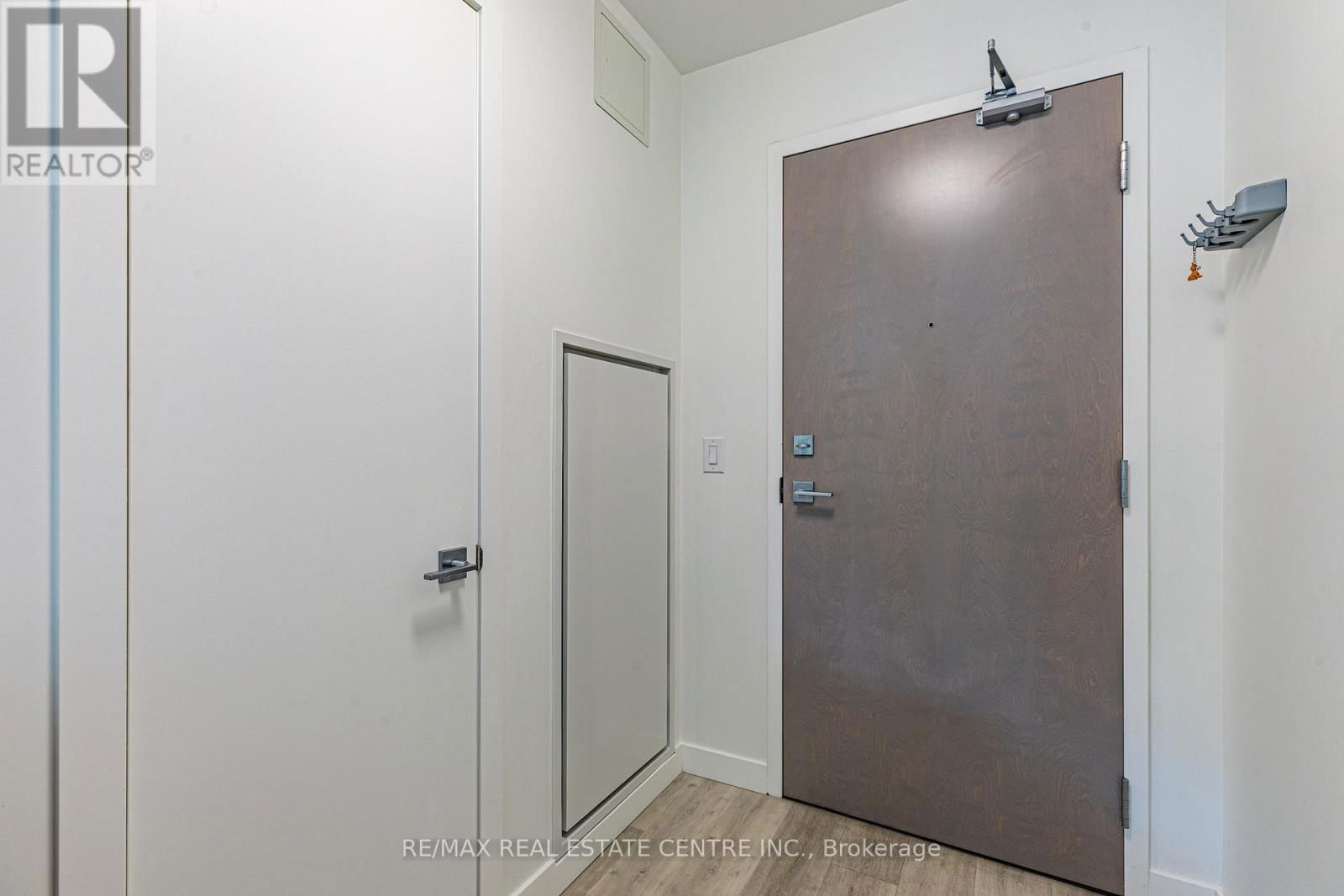 208 - 455 CHARLTON AVENUE EAST Image 3