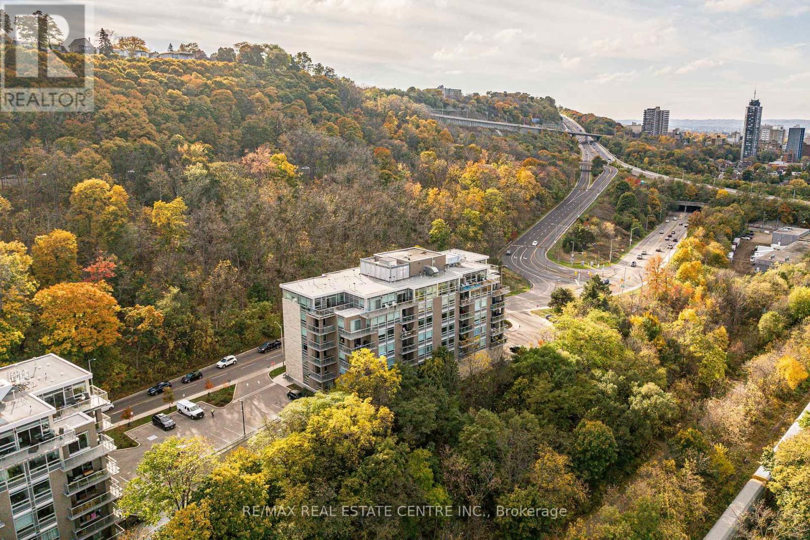 208 - 455 CHARLTON AVENUE EAST Image 32