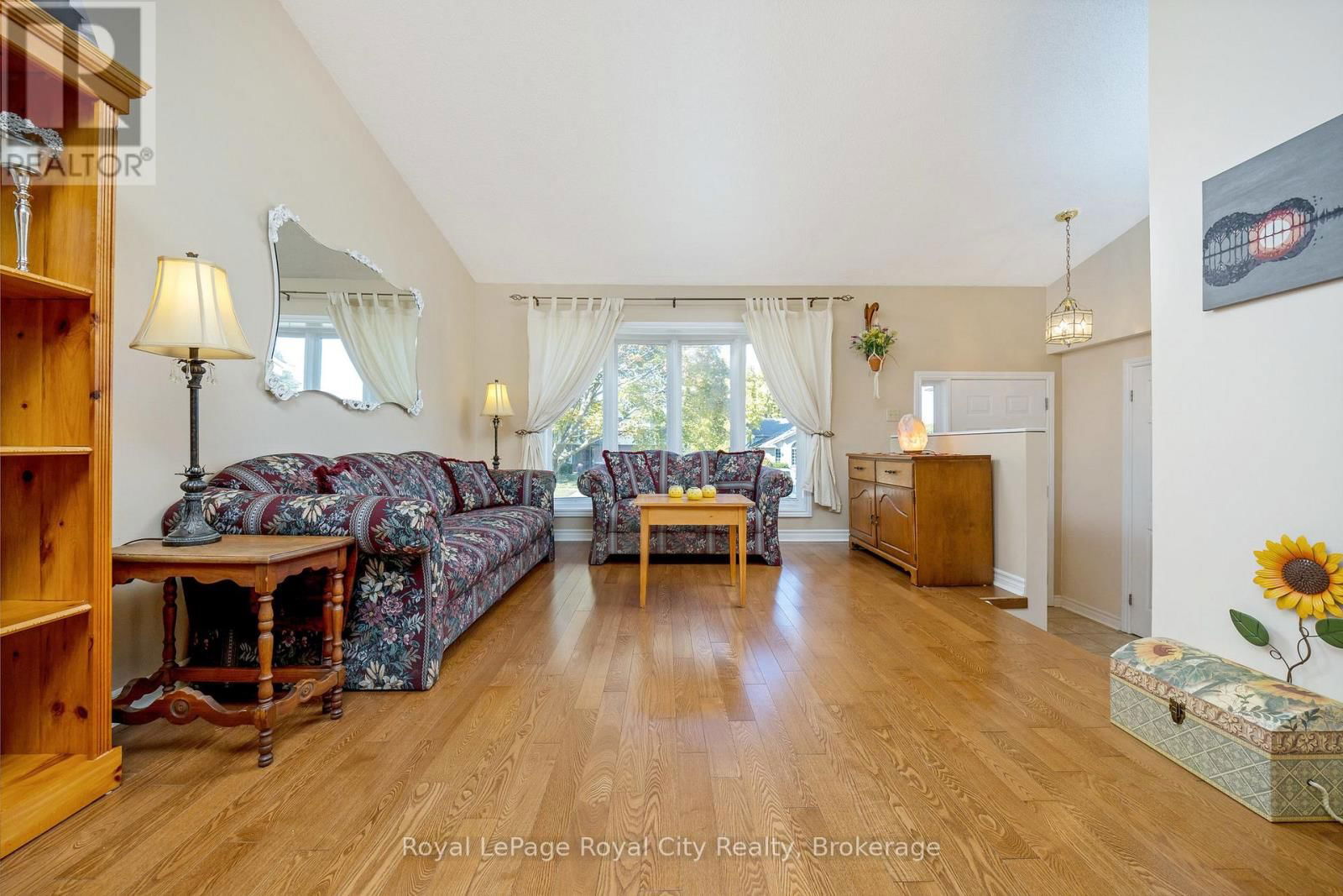 119 LOU'S BOULEVARD Image 10
