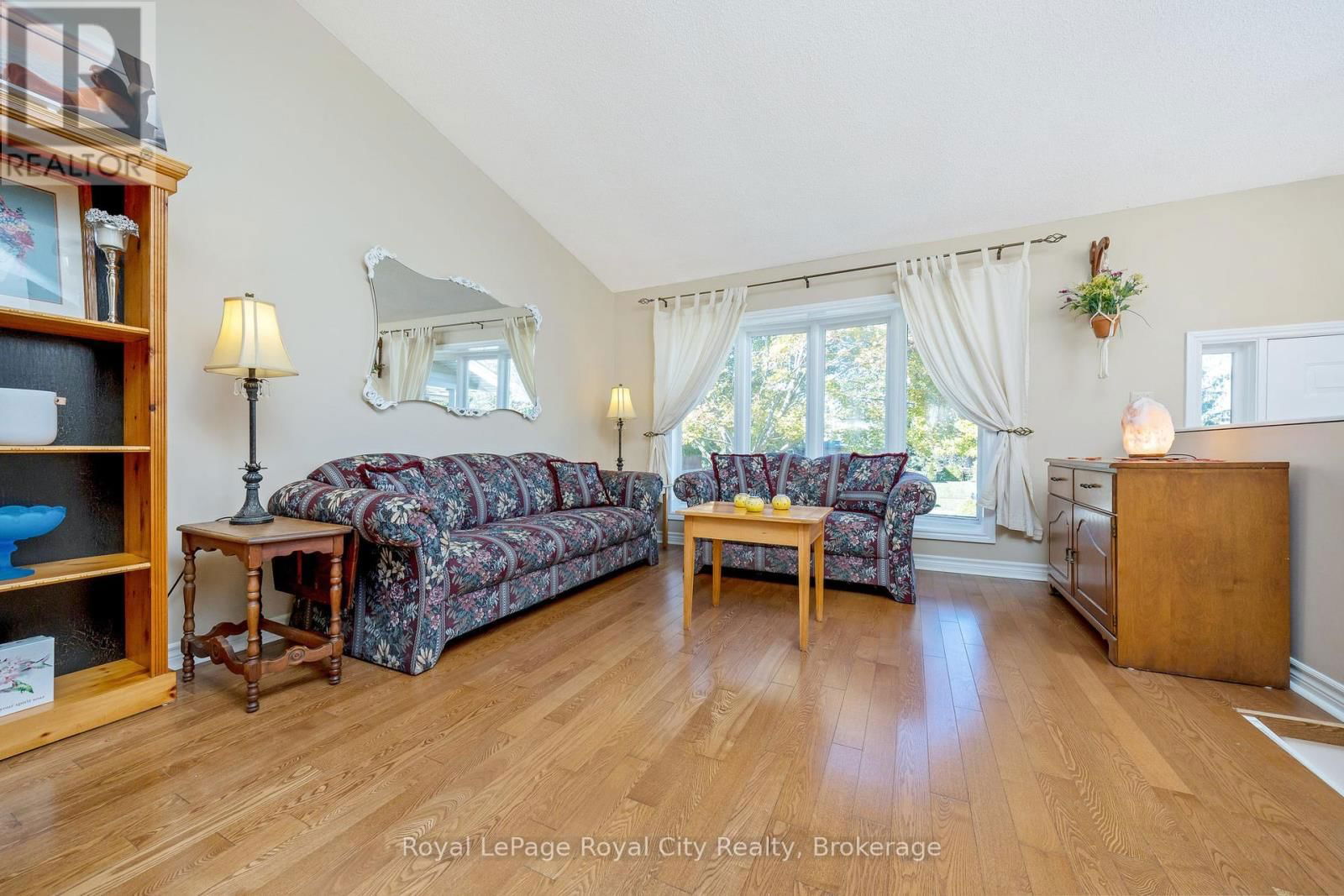 119 LOU'S BOULEVARD Image 11