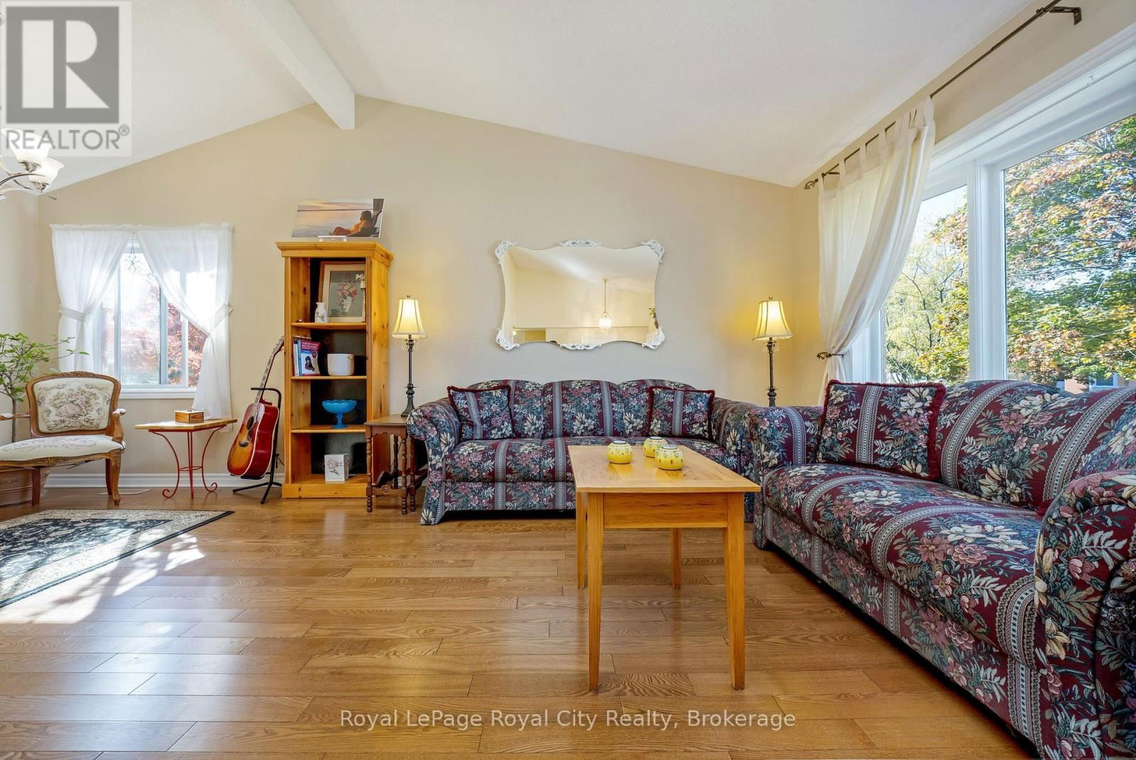 119 LOU'S BOULEVARD Image 12