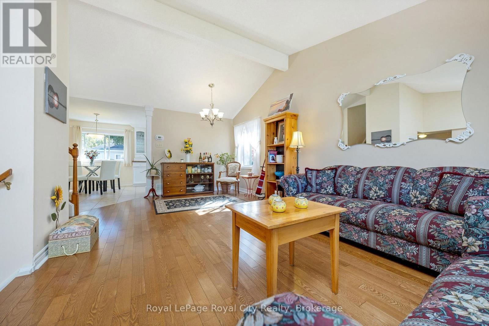 119 LOU'S BOULEVARD Image 13
