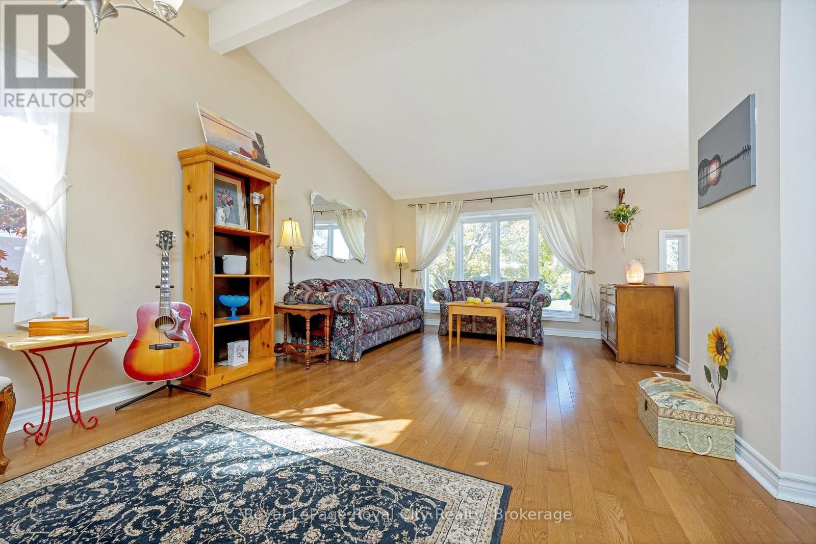 119 LOU'S BOULEVARD Image 15