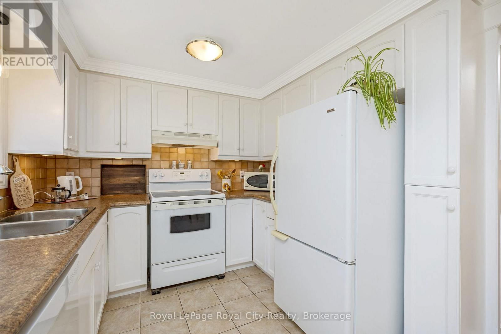 119 LOU'S BOULEVARD Image 18