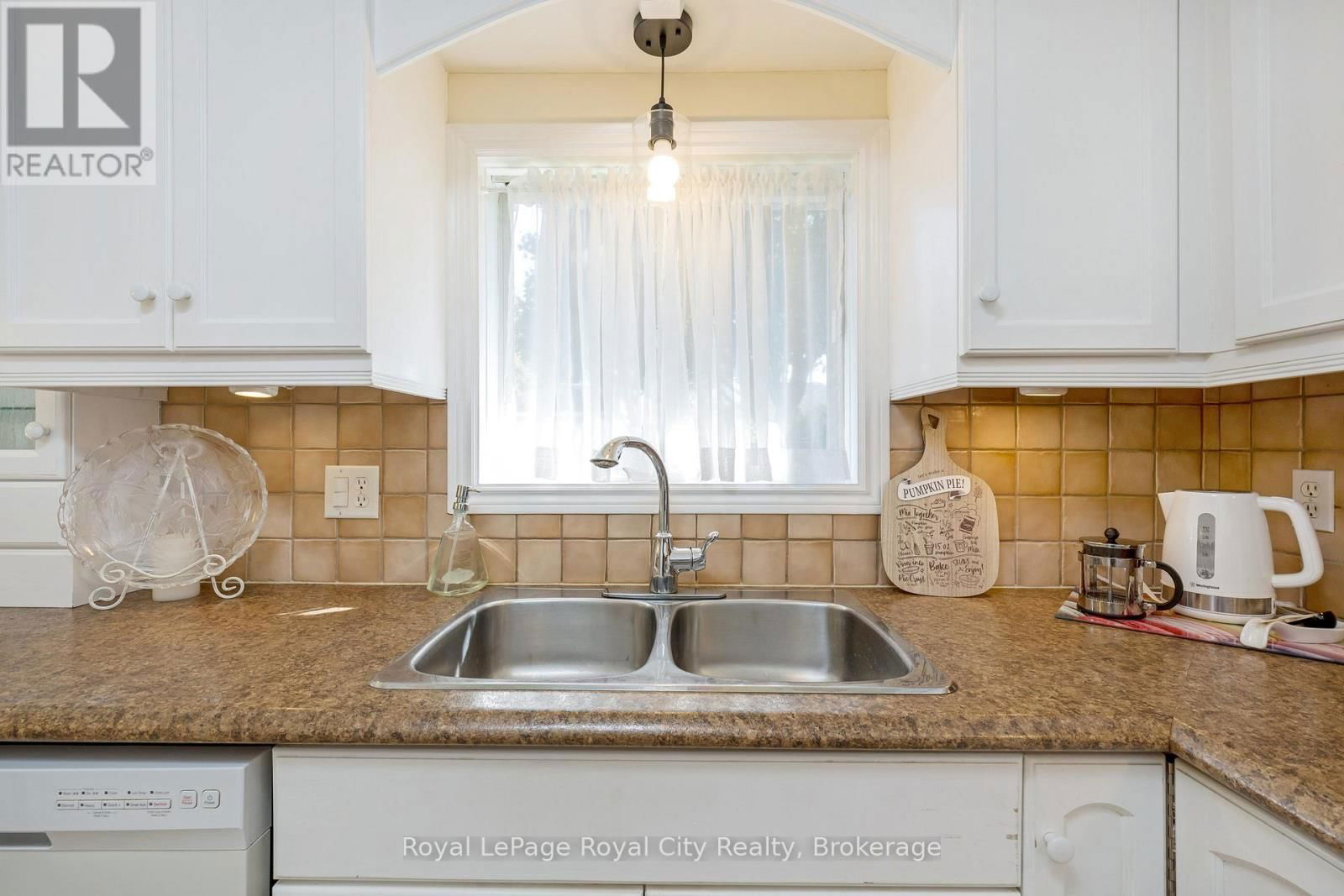 119 LOU'S BOULEVARD Image 19