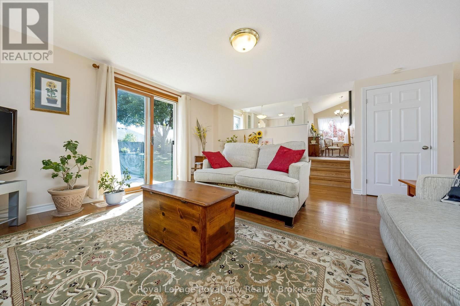 119 LOU'S BOULEVARD Image 24